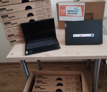 Laptopy dla czwartoklasistów dotarły do naszych szkół
